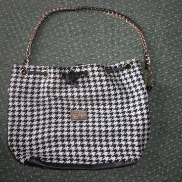 LAGANA ŽENSKA TORBICA 33 x 24cm