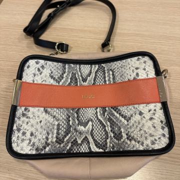 Liu Jo kožna torbica model Tracolla Yabloko