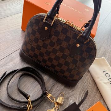 Louis Vuitton Alma BB. 23.5 x 17.5 x 11.5 cm