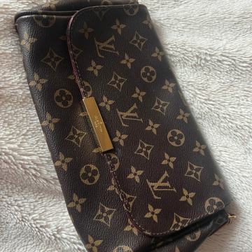 Louis Vuitton Favourite Clutch