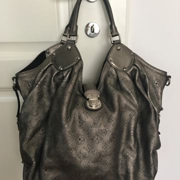 Louis Vuitton Mahina L kožna torba