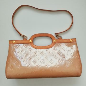 LOUIS VUITTON VERNIS ŽENSKA TORBICA