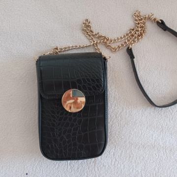 Mala crna torbica za mobitel i sl.