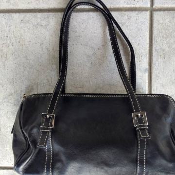 2+1 gratis! Mala crna torbica, moderna, od janjeće kože