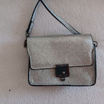 Mala srebrna torbica