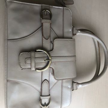 Mala torbica bež boje