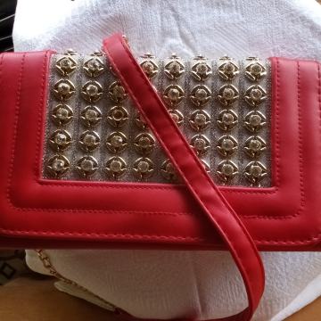 Ženske torbice-svečane-Crvena s ukrasima