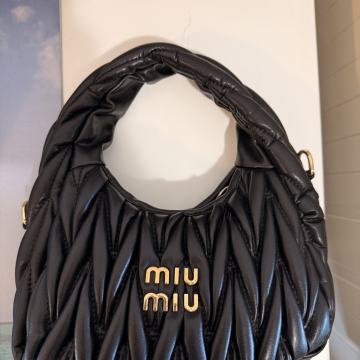 Miu Miu crna torbica