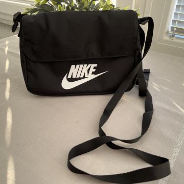 Nike torbica