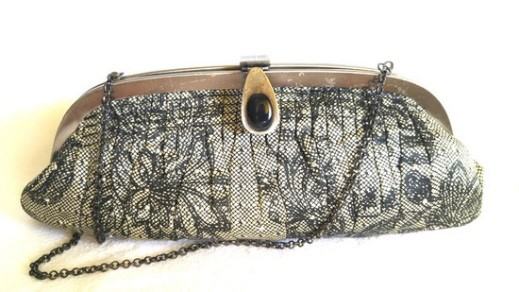 Očuvana torbica kupljena u Accessorizu (večernja, svečana), prodajem.