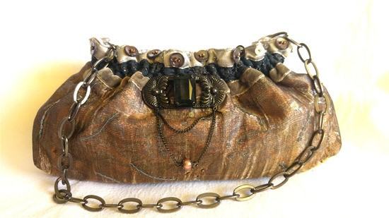 Očuvana večernjatorbica kupljena u Accessorizu, prodajem.