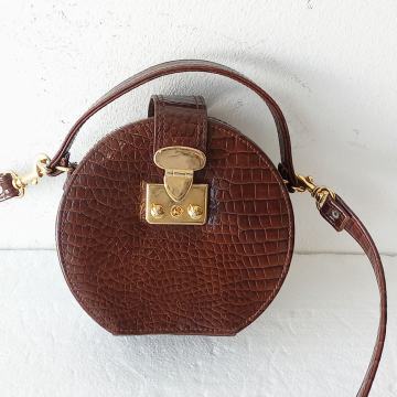 NOVA okrugla kroko lak torbica BY PERFETTO, prava koža