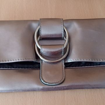 Pismo torbica srebrne boje 27x13 cm