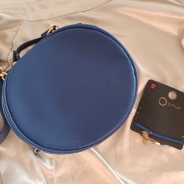 Plava okrugla torbica + narukukvica