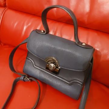 Plava ženska torbica