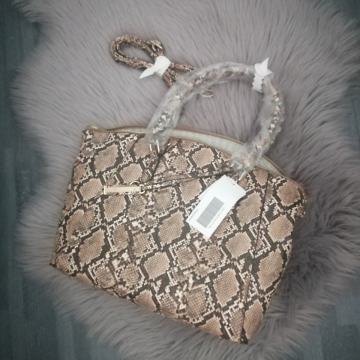 Posebna ženska torba - Nova s etiketom