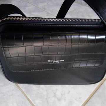 Potpuno nova, s etiketom David Jones crna torbica