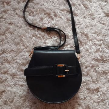 Povoljno torbe i ruksaci..