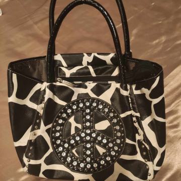 Predivna crno bijela torba