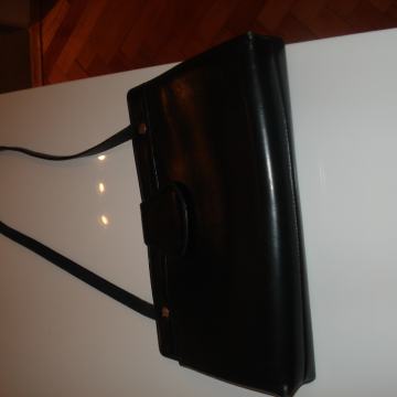 PREKRASNA KOŽNA TORBA