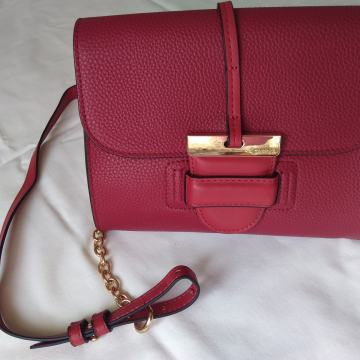 Prelijepa "Carpisa" nova crvena torbica, ovogodišnja kolekcija