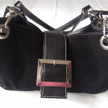 Prelijepa crna torbica od antilopa/brušene kože - SNIŽENO!