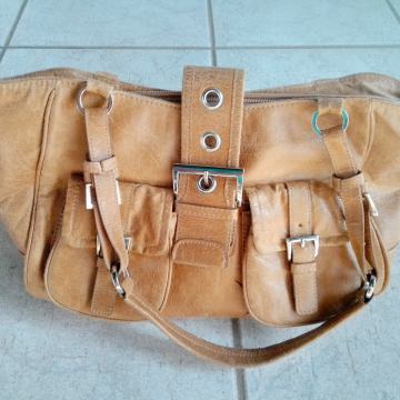 Prelijepa "W" torba od prave kože boje konjaka, kupljena u Milanu