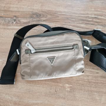 prodajem Guess torbicu one size 20x15x6