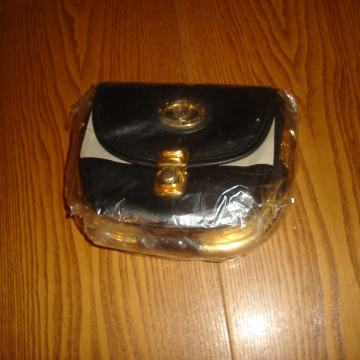 prodajem žensku torbicu,nekorištenu