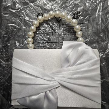 PRODAJEM ŽENSKU TORBICU