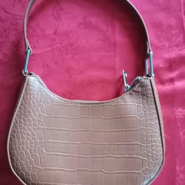 PULL & BEAR TORBICA S KROKODILSKIM UZORKOM