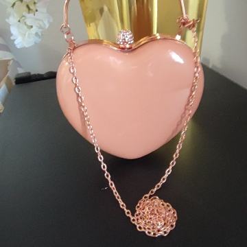 Rose gold torbica u obliku srca