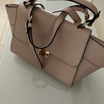 Ručna ženska torbica