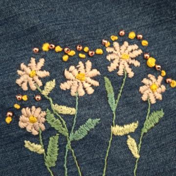 Rucno izradjena i vezena od recikliranog jeansa