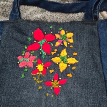 Rucno izradjena i vezena od recikliranog jeansa