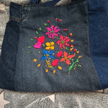 Rucno izradjena i vezena torba od recikliranog jeansa