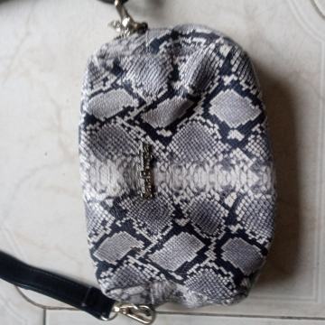 sara burglar torbica 20€