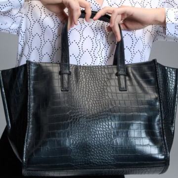 SINSAY CRNA TORBA - NOVO