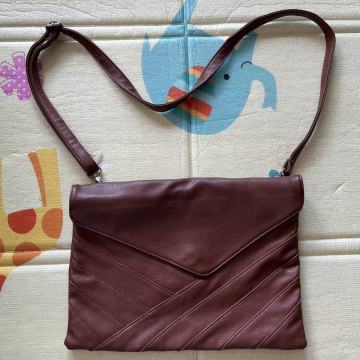 Smeđa pismo torba za rame