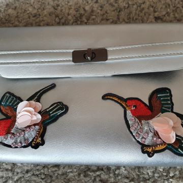 Srebrna moderna torbica