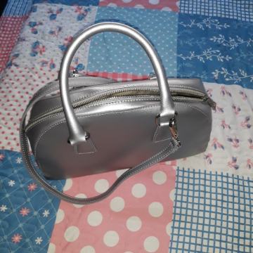 Srebrna torba koža