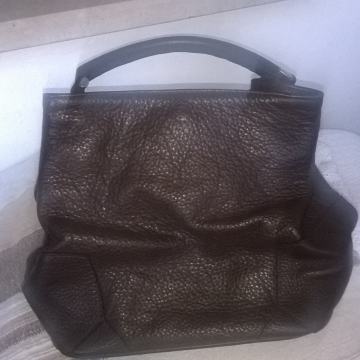 TAMNO SMEĐA KOŽNA TORBICA