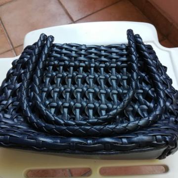 TORBICA OD PLETENE KOŽE