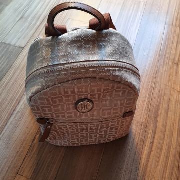 Tommy Hilfiger ruksak