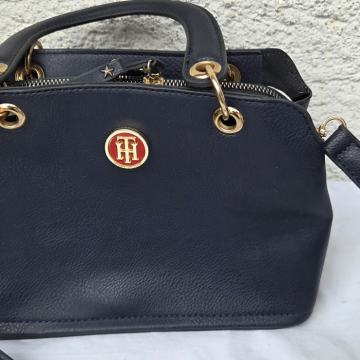 Tommy Hilfiger ženska torbica top stanje