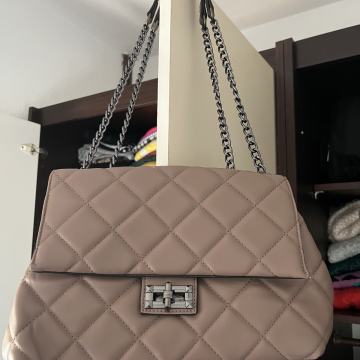 Nova torba s etiketom