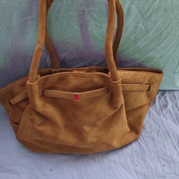 Torba na ramena od brusene svjetlosmedje koze