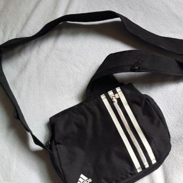 Torbica adidas na rame