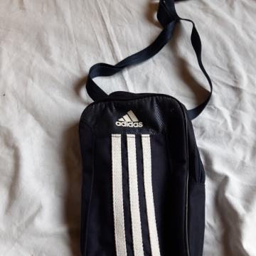 Torbica adidas na rame