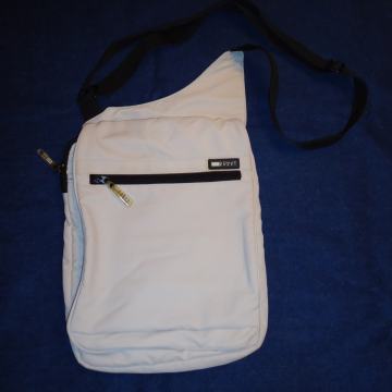 Torbica CO COUNT SPORT bijela, kao nova.